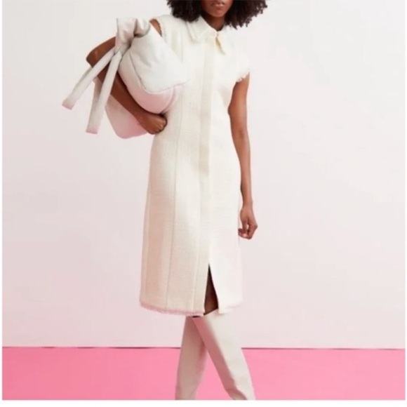 Old Money - Elegant White Boucle Sleeveless Dress - Picture 2 of 6